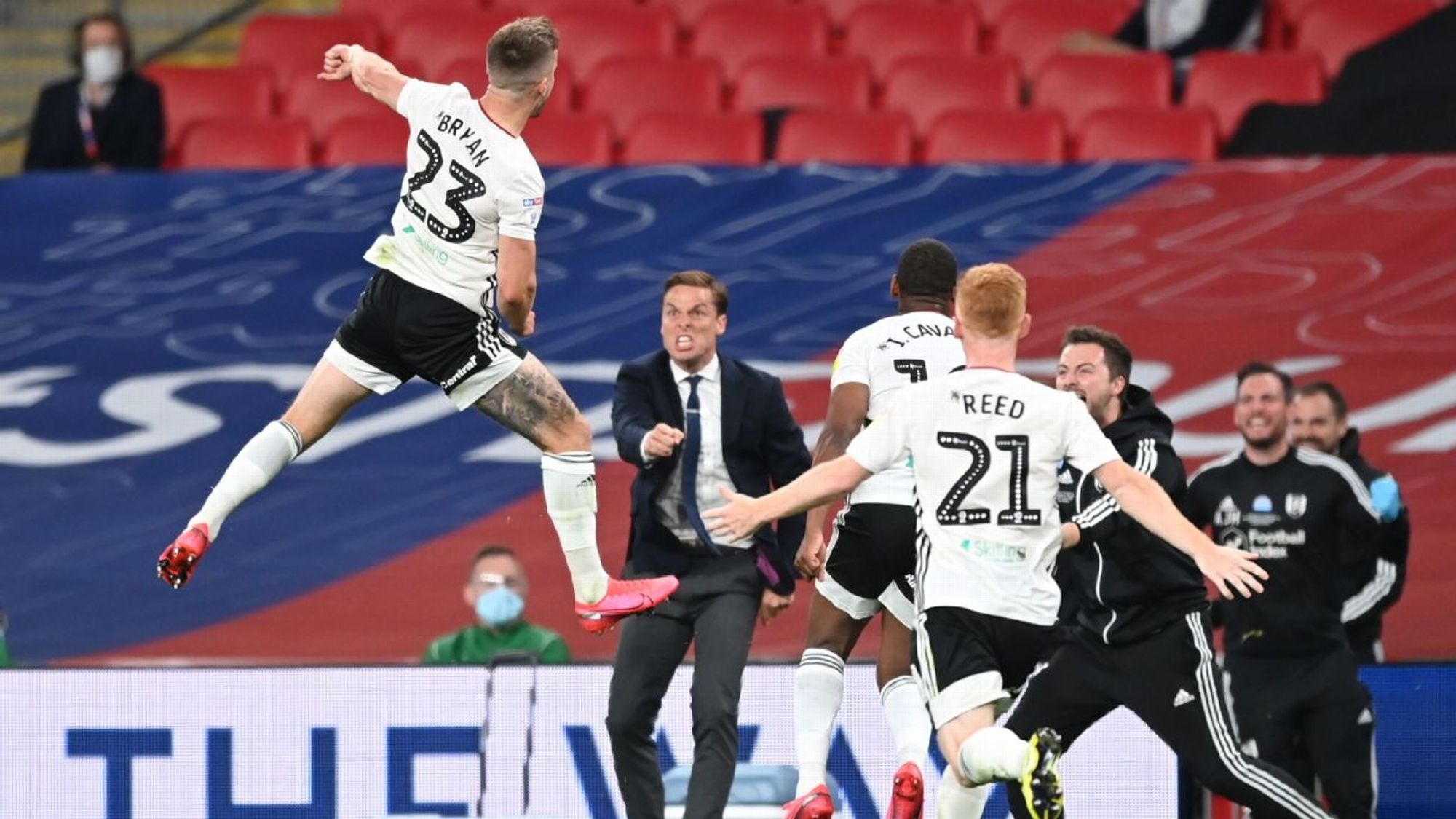 现出了无与 现出了无与